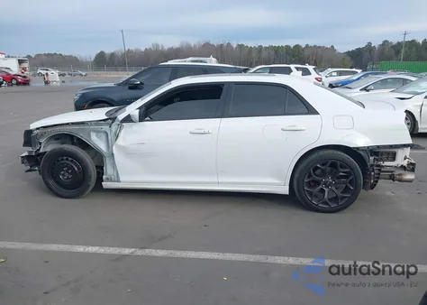 2020 Chrysler 300 300S z USA, uszkodzony, nr VIN 2C3CCABT0LH239098